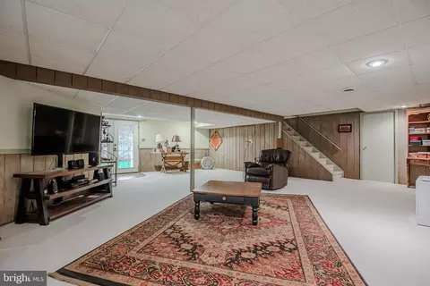 Living - 14 Eagle Point Cir, Hockessin, DE 19707 photo 11 of 11