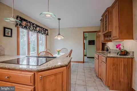 Kitchen - 14 Eagle Point Cir, Hockessin, DE 19707 photo 4 of 10