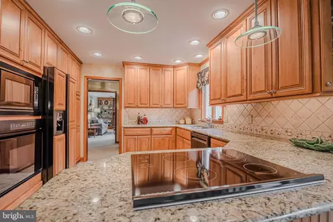 Kitchen - 14 Eagle Point Cir, Hockessin, DE 19707 photo 5 of 10