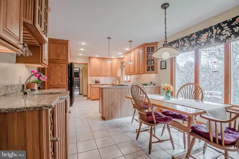Kitchen - 14 Eagle Point Cir, Hockessin, DE 19707 photo 3 of 10