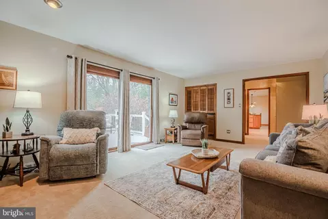 Living - 14 Eagle Point Cir, Hockessin, DE 19707 photo 7 of 11