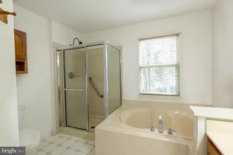 Bath - 400 Macduff Rd, Newark, DE 19711 photo 2 of 4