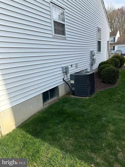 Exterior - 18 Deasy Dr, Newark, DE 19702 photo 6 of 7