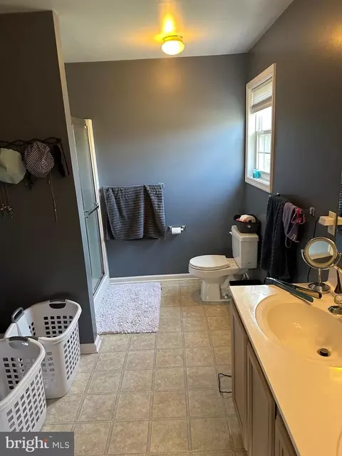 Bath - 18 Deasy Dr, Newark, DE 19702 photo 1 of 3