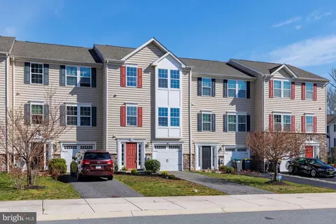 371 Latrobe Dr, Newark, DE 19702