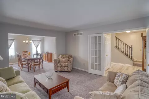 Living - 38 Yosemite Dr, Bear, DE 19701 photo 2 of 10