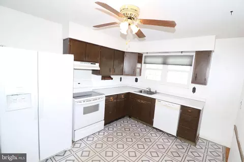 Kitchen - 14 Stallion Dr, Newark, DE 19713 photo 2 of 3