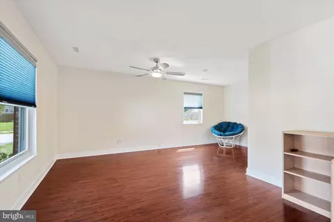 Living - 2 Rayborn Ct, Newark, DE 19702 photo 1 of 3