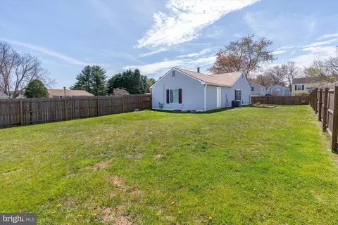 Exterior - 2 Rayborn Ct, Newark, DE 19702 photo 6 of 9