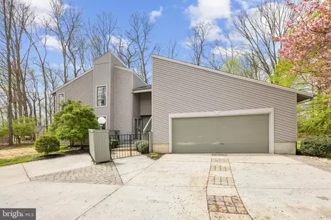 23 Tenby Chase Dr, Newark, DE 19711