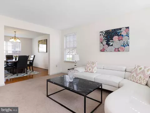 Living - 6 Split Rail Ln, Newark, DE 19702 photo 1 of 4