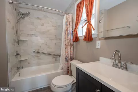 Bath - 6 Upland Ct, Newark, DE 19713 photo 1 of 8