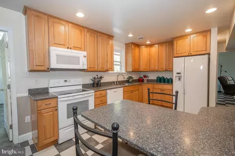 Kitchen - 6 Upland Ct, Newark, DE 19713 photo 1 of 5