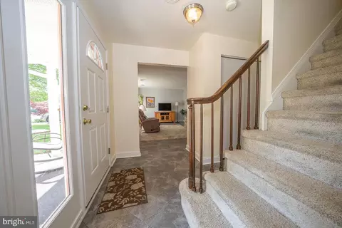 Entry Way - 6 Upland Ct, Newark, DE 19713 photo 2 of 12