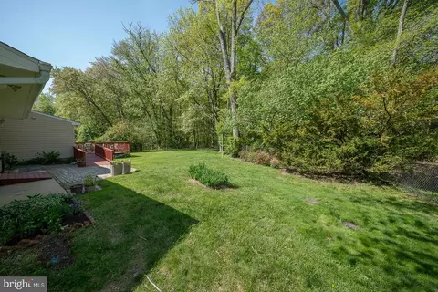 Exterior - 6 Upland Ct, Newark, DE 19713 photo 4 of 12