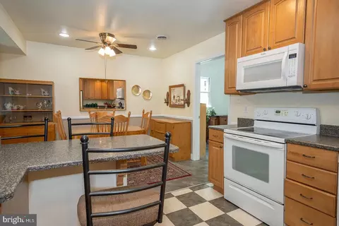 Kitchen - 6 Upland Ct, Newark, DE 19713 photo 3 of 5
