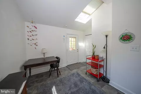 Entry Way - 6 Upland Ct, Newark, DE 19713 photo 10 of 12