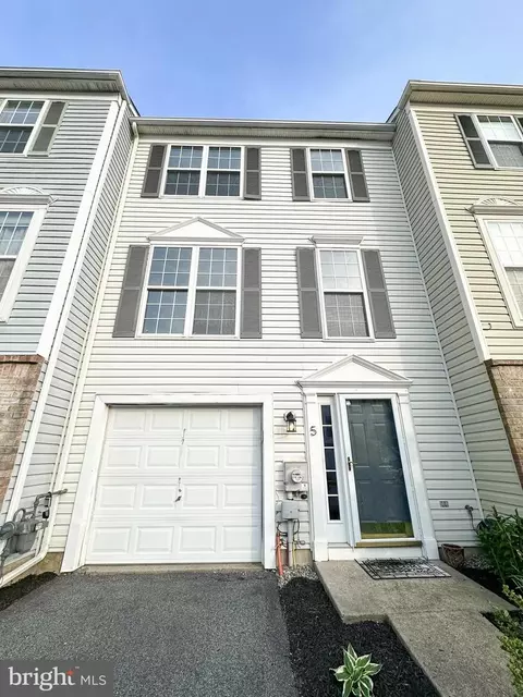 5 Carper St, Bear, DE 19701