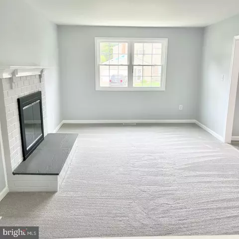 Living - 1 Timberline Dr, Newark, DE 19711 photo 1 of 2