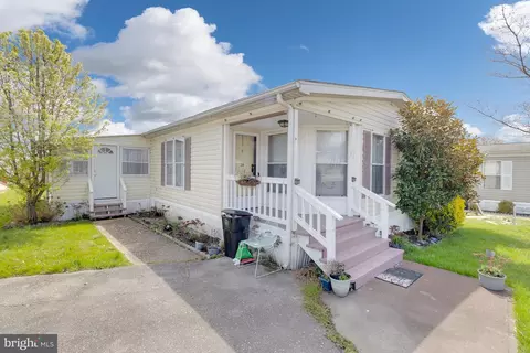 36 Lee Dr, Wilmington, DE 19808