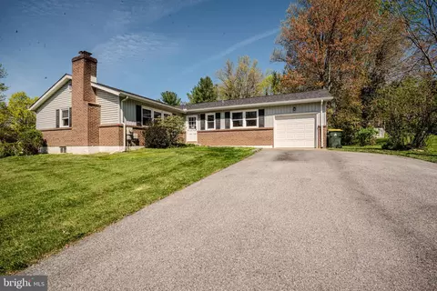 13 Wrangler Rd, Newark, DE 19711
