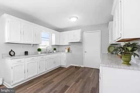 Kitchen - 61 Cole Rd, Townsend, DE 19734 photo 2 of 4