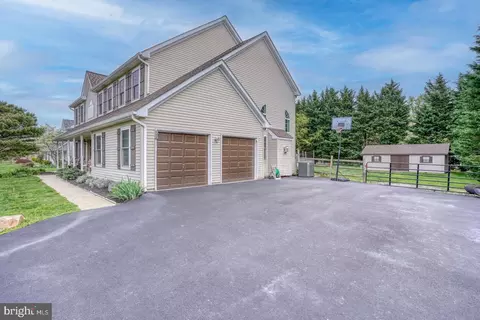 Exterior - 333 Canvasback Rd, Middletown, DE 19709 photo 9 of 11