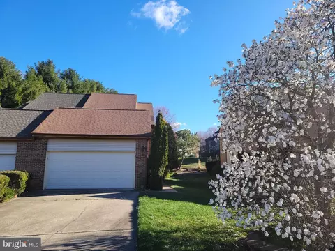 10 Bowie Dr, Wilmington, DE 19808
