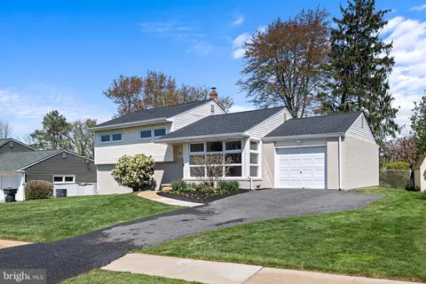 1007 S Hilton Rd, Wilmington, DE 19803