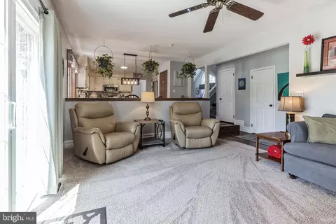 Living - 68 Ringneck Pl, Bear, DE 19701 photo 4 of 5
