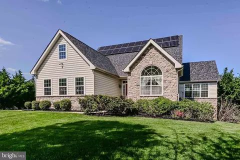 311 Derik Ct, New Castle, DE 19720
