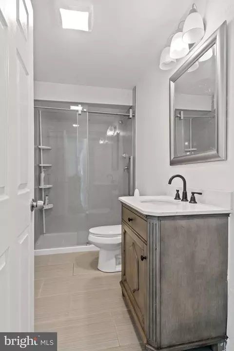 Bath - 14 Martindale Dr, Newark, DE 19713 photo 2 of 4