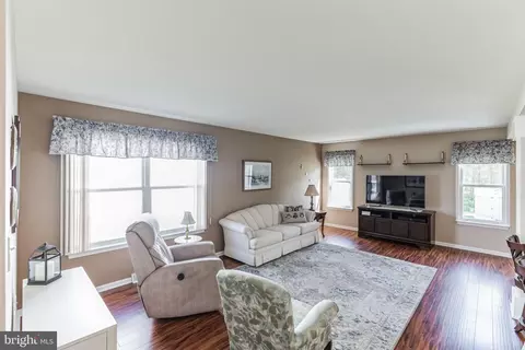 Living - 705 Lexington Dr, Bear, DE 19701 photo 6 of 6