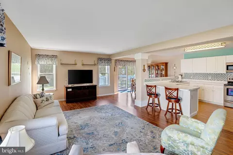 Living - 705 Lexington Dr, Bear, DE 19701 photo 4 of 6