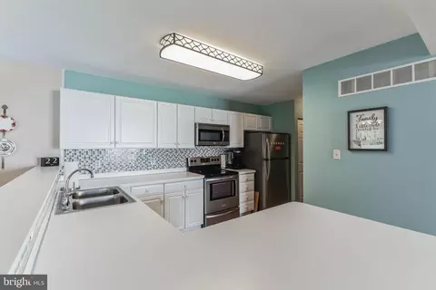 Kitchen - 705 Lexington Dr, Bear, DE 19701 photo 3 of 4