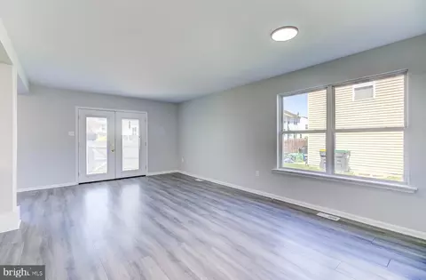 Living - 408 Aldwych Dr, Bear, DE 19701 photo 2 of 3