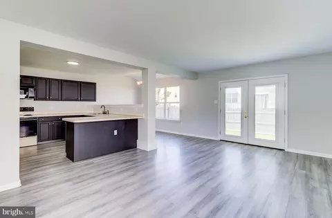 Living - 408 Aldwych Dr, Bear, DE 19701 photo 3 of 3