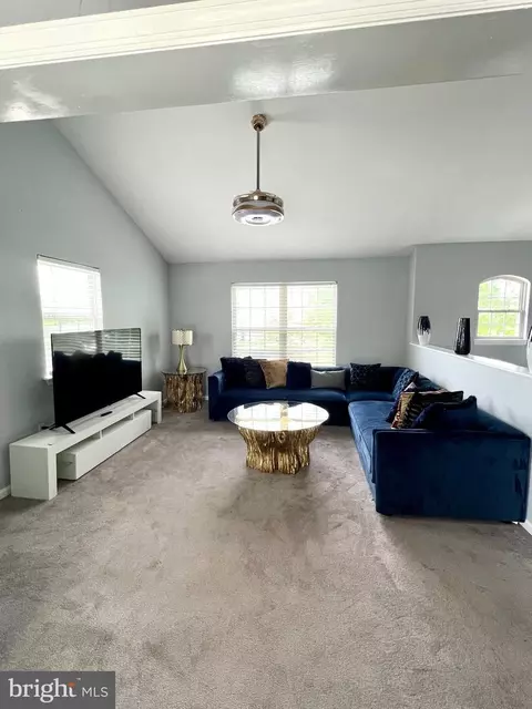 Living - 622 Old Harmony Rd, Newark, DE 19711 photo 1 of 2