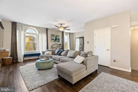 Living - 805 Hubbel Ave, Bear, DE 19701 photo 4 of 6