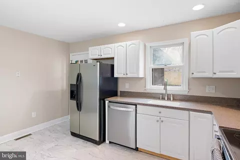 Kitchen - 34 Sentry Ln, Newark, DE 19711 photo 1 of 4