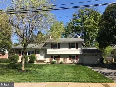 16 Ritter Ln, Newark, DE 19711