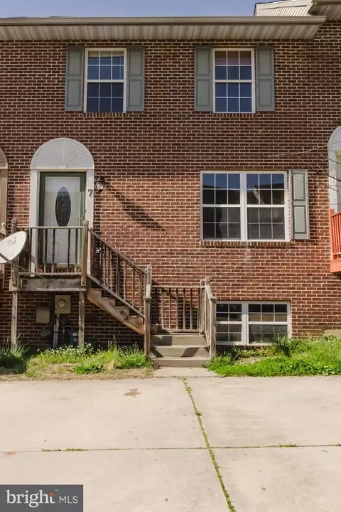 7 Freedom Ct, New Castle, DE 19720
