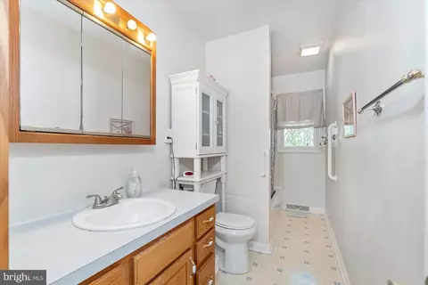 Bath - 238 Emelia Dr, Bear, DE 19701 photo 3 of 4
