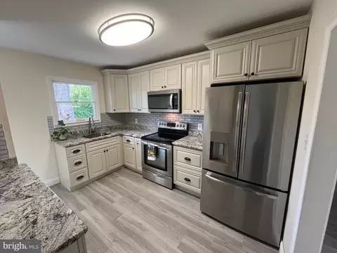 Kitchen - 14 Cornwall Dr, Newark, DE 19711 photo 3 of 4