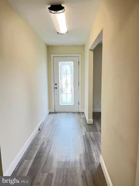 Entry Way - 14 Cornwall Dr, Newark, DE 19711 photo 1 of 2