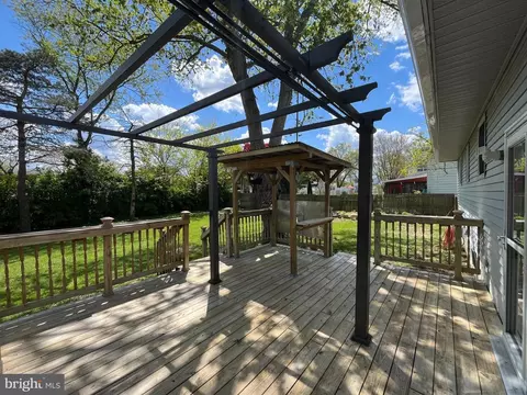 Exterior - 14 Cornwall Dr, Newark, DE 19711 photo 5 of 7