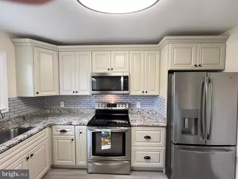 Kitchen - 14 Cornwall Dr, Newark, DE 19711 photo 4 of 4