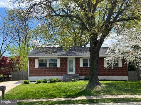 14 Cornwall Dr, Newark, DE 19711