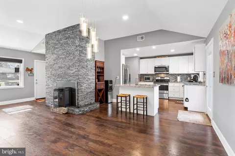 Dining - 10 W Stephen Dr, Newark, DE 19713 photo 1 of 1