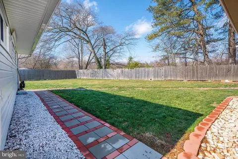 Exterior - 10 W Stephen Dr, Newark, DE 19713 photo 6 of 7
